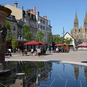 Joli Avec Parking Prive , Moulins (Allier) Frankrijk